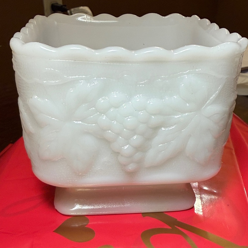 Anchor Hocking VTG Milk Glass Square Planter Pedestal Harvest Grape Design